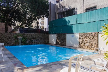 Apartamento à venda com 160m², 5 quartos e 2 vagas Apartamento à venda com 160m², 5 quartos e 2 vagasÁrea comum - Piscina