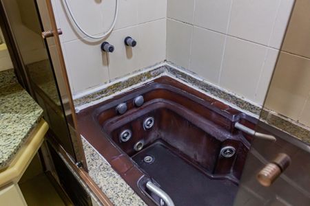 Apartamento à venda com 160m², 5 quartos e 2 vagas Apartamento à venda com 160m², 5 quartos e 2 vagasBanheiro Social