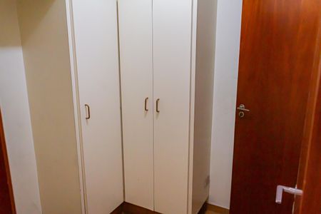 Apartamento à venda com 160m², 5 quartos e 2 vagas Apartamento à venda com 160m², 5 quartos e 2 vagasQuarto de Serviço