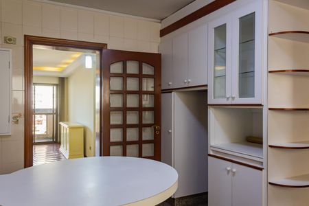 Apartamento à venda com 160m², 5 quartos e 2 vagas Apartamento à venda com 160m², 5 quartos e 2 vagasCozinha