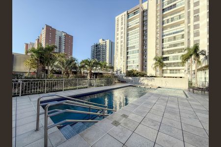 Apartamento à venda com 101m², 2 quartos e 2 vagas Apartamento à venda com 101m², 2 quartos e 2 vagasÁrea comum - Piscina