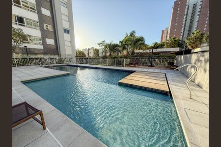 Apartamento à venda com 101m², 2 quartos e 2 vagas Apartamento à venda com 101m², 2 quartos e 2 vagasÁrea comum - Piscina