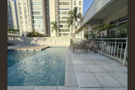 Apartamento à venda com 127m², 3 quartos e 2 vagas Apartamento à venda com 127m², 3 quartos e 2 vagasÁrea comum - Piscina