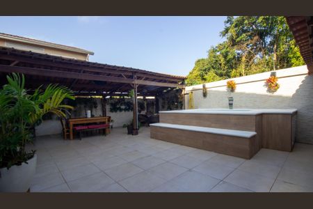 Casa de condomínio à venda com 85m², 3 quartos e 1 vaga Casa de condomínio à venda com 85m², 3 quartos e 1 vagaQuintal