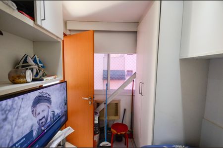Apartamento à venda com 180m², 3 quartos e 2 vagas Apartamento à venda com 180m², 3 quartos e 2 vagasQuarto de Serviço