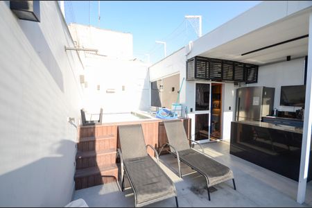 Apartamento à venda com 180m², 3 quartos e 2 vagas Apartamento à venda com 180m², 3 quartos e 2 vagasTerraço