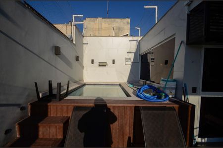 Apartamento à venda com 180m², 3 quartos e 2 vagas Apartamento à venda com 180m², 3 quartos e 2 vagasTerraço