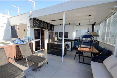 Apartamento à venda com 180m², 3 quartos e 2 vagas Apartamento à venda com 180m², 3 quartos e 2 vagasTerraço