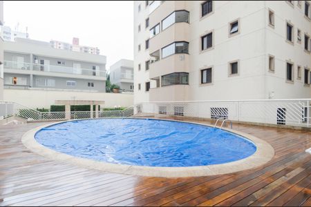 Apartamento à venda com 106m², 3 quartos e 2 vagas Apartamento à venda com 106m², 3 quartos e 2 vagasÁrea comum - Piscina