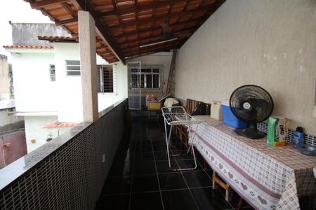 Casa à venda com 225m², 3 quartos e 2 vagasÁrea de Serviço