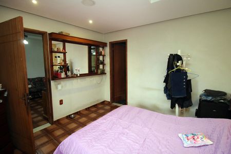 Casa à venda com 225m², 3 quartos e 2 vagasSuíte