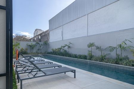 Apartamento à venda com 29m², 1 quarto e sem vagaÁrea comum - Piscina