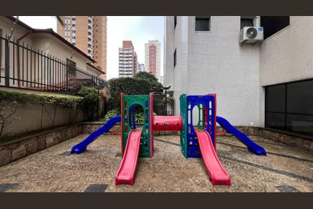 Apartamento à venda com 148m², 4 quartos e 3 vagas Apartamento à venda com 148m², 4 quartos e 3 vagasÁrea comum - Playground