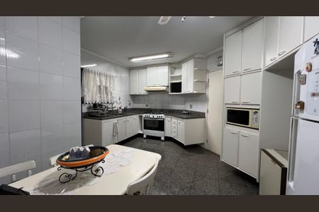 Apartamento à venda com 148m², 4 quartos e 3 vagas Apartamento à venda com 148m², 4 quartos e 3 vagasCozinha
