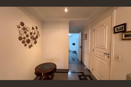 Apartamento à venda com 148m², 4 quartos e 3 vagas Apartamento à venda com 148m², 4 quartos e 3 vagasHall de entrada
