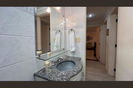 Apartamento à venda com 148m², 4 quartos e 3 vagas Apartamento à venda com 148m², 4 quartos e 3 vagasBanheiro Social