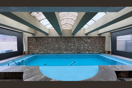 Apartamento à venda com 148m², 4 quartos e 3 vagas Apartamento à venda com 148m², 4 quartos e 3 vagasÁrea comum - Piscina Coberta