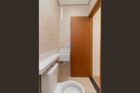 Casa à venda com 200m², 3 quartos e 2 vagasBanheiro da Suíte 02