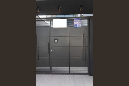 Casa à venda com 200m², 3 quartos e 2 vagasFachada + Plaquinha