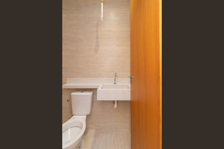 Casa à venda com 200m², 3 quartos e 2 vagasBanheiro da Suíte 2