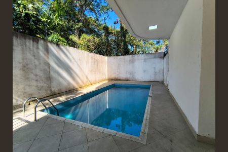 Apartamento à venda com 122m², 3 quartos e 1 vaga Apartamento à venda com 122m², 3 quartos e 1 vagaÁrea Comum - Piscina