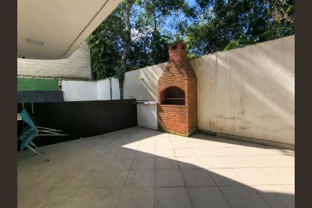 Apartamento à venda com 122m², 3 quartos e 1 vaga Apartamento à venda com 122m², 3 quartos e 1 vagaÁrea Comum - Churrasqueira