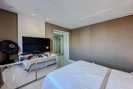 Apartamento à venda com 210m², 3 quartos e 3 vagasSuíte 1