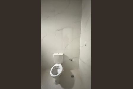 Casa à venda com 71m², 3 quartos e 2 vagas Casa à venda com 71m², 3 quartos e 2 vagasBanheiro da Suíte