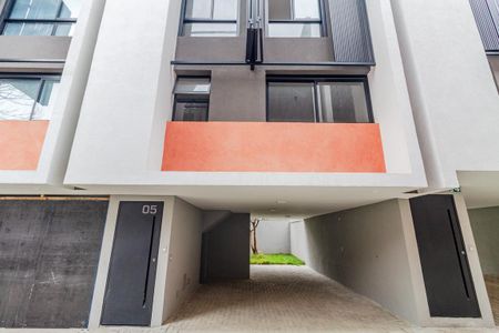 Casa de condomínio à venda com 256m², 3 quartos e 3 vagasFachada