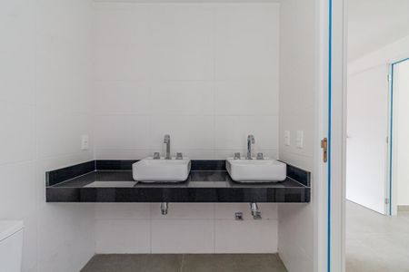 Casa de condomínio à venda com 256m², 3 quartos e 3 vagasBanheiro da Suíte