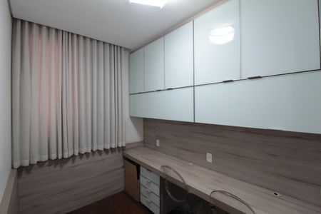 Apartamento à venda com 112m², 4 quartos e 2 vagasQuarto 2