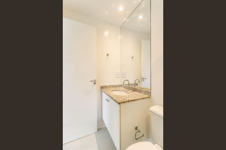 Apartamento à venda com 74m², 2 quartos e 2 vagasBanheiro da Suíte 1