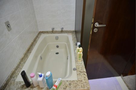 Apartamento à venda com 103m², 3 quartos e 2 vagasBanheiro da Suíte 3