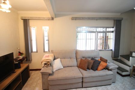 Casa à venda com 111m², 3 quartos e 6 vagasSala