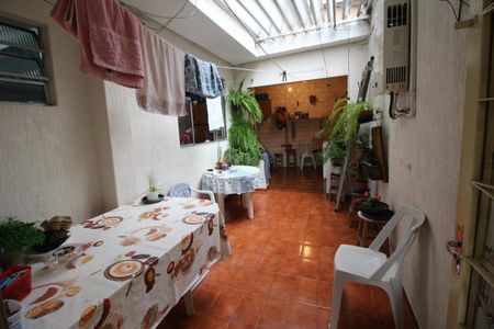 Casa à venda com 111m², 3 quartos e 6 vagasQuintal