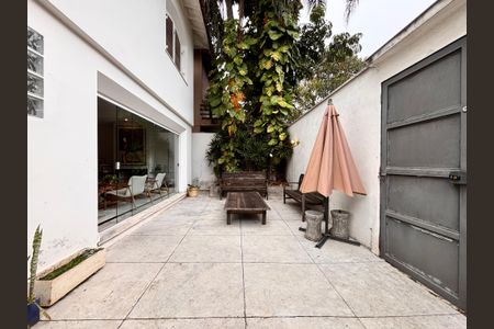 Casa à venda com 200m², 3 quartos e 2 vagas Casa à venda com 200m², 3 quartos e 2 vagasEntrada