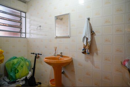 Casa à venda com 250m², 3 quartos e 2 vagasEdícula - Banheiro