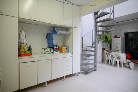 Casa à venda com 250m², 3 quartos e 2 vagasÁrea de Serviço