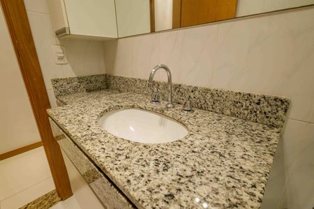 Apartamento à venda com 89m², 3 quartos e 2 vagas Apartamento à venda com 89m², 3 quartos e 2 vagasBanheiro Social
