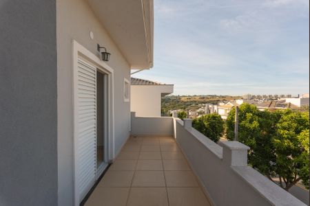 Casa de condomínio para alugar com 250m², 4 quartos e 2 vagas Casa de condomínio para alugar com 250m², 4 quartos e 2 vagasVaranda da Suíte 4