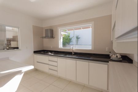 Casa de condomínio para alugar com 250m², 4 quartos e 2 vagas Casa de condomínio para alugar com 250m², 4 quartos e 2 vagasCozinha