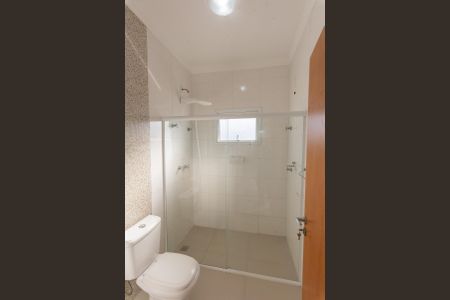 Casa de condomínio para alugar com 250m², 4 quartos e 2 vagas Casa de condomínio para alugar com 250m², 4 quartos e 2 vagasBanheiro da Suíte 2 e 3