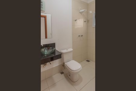 Casa de condomínio para alugar com 250m², 4 quartos e 2 vagas Casa de condomínio para alugar com 250m², 4 quartos e 2 vagasBanheiro da Suíte 1