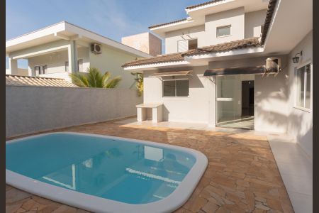 Casa de condomínio para alugar com 250m², 4 quartos e 2 vagas Casa de condomínio para alugar com 250m², 4 quartos e 2 vagasPiscina