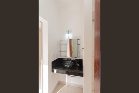 Casa de condomínio para alugar com 250m², 4 quartos e 2 vagas Casa de condomínio para alugar com 250m², 4 quartos e 2 vagasBanheiro da Suíte 2 e 3