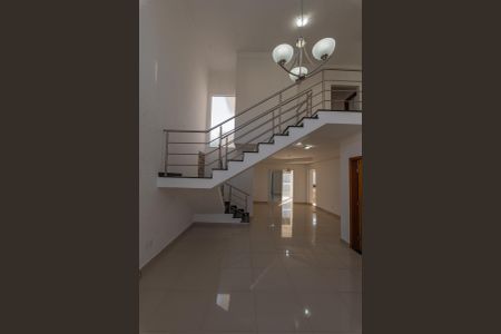 Casa de condomínio para alugar com 250m², 4 quartos e 2 vagas Casa de condomínio para alugar com 250m², 4 quartos e 2 vagasSala