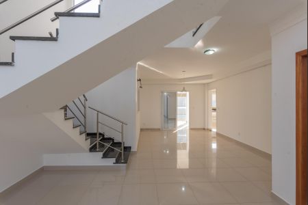 Casa de condomínio para alugar com 250m², 4 quartos e 2 vagas Casa de condomínio para alugar com 250m², 4 quartos e 2 vagasSala