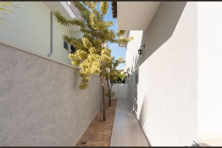 Casa de condomínio para alugar com 250m², 4 quartos e 2 vagas Casa de condomínio para alugar com 250m², 4 quartos e 2 vagasCorredor Externo