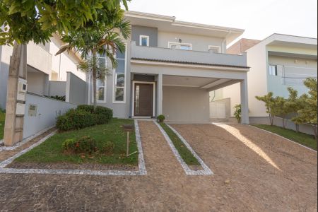 Casa de condomínio para alugar com 250m², 4 quartos e 2 vagas Casa de condomínio para alugar com 250m², 4 quartos e 2 vagasFachada