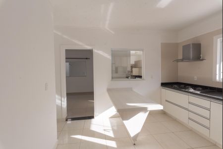 Casa de condomínio para alugar com 250m², 4 quartos e 2 vagas Casa de condomínio para alugar com 250m², 4 quartos e 2 vagasCozinha